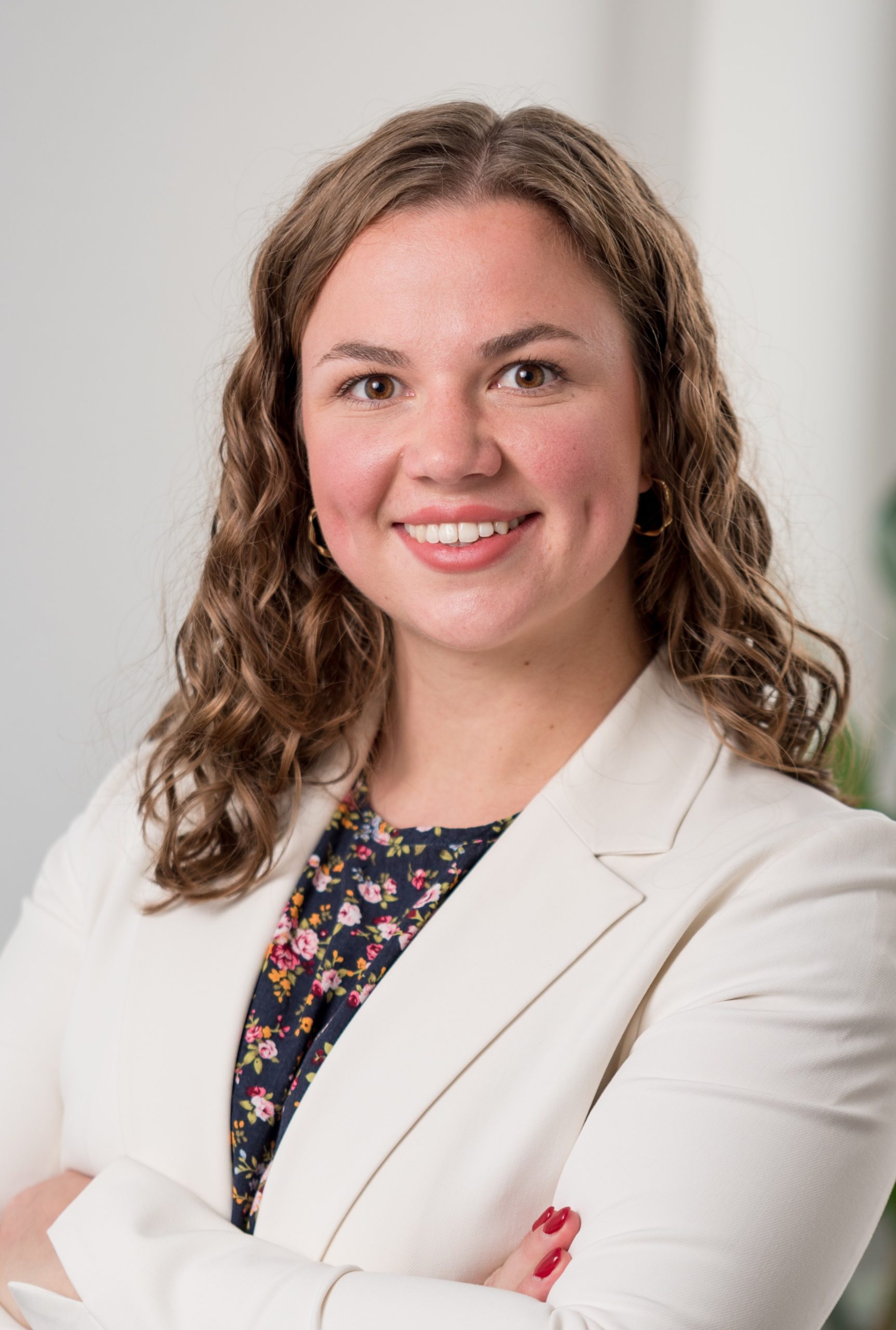 Profil_Hände verschränkt_geschnitten